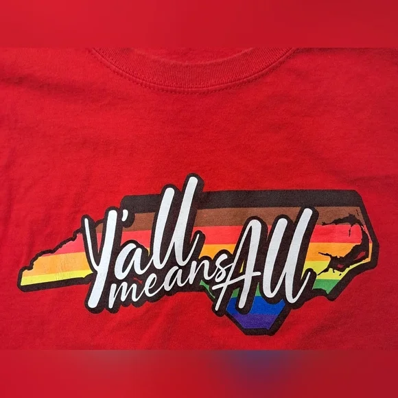 North Carolina LGBTQ+ Rainbow Graphic T-Shirt Size L - Picture 2 of 5